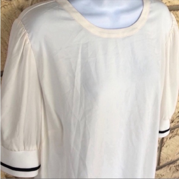 COURT & ROWE Short Sleeve Tipped Rib Trim Blouse
Size 2X - Picture 7 of 13